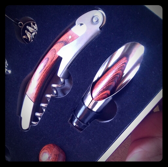 La-Z-Boy Wine Essentials Wine Set - Picture 5 of 6